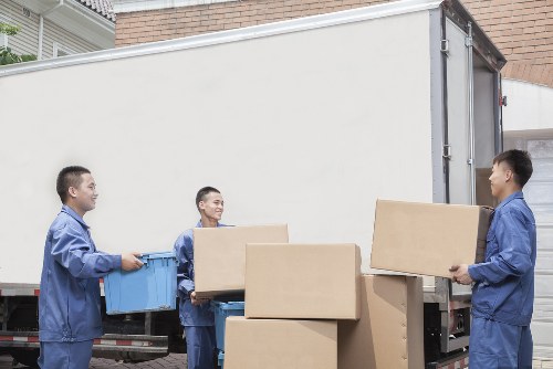Packing and moving help for flats and small businesses in Mile End
